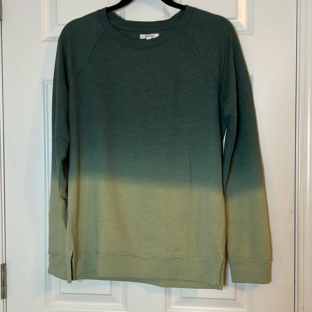 Lightweight Green ombré sweatshirt tunic. M.